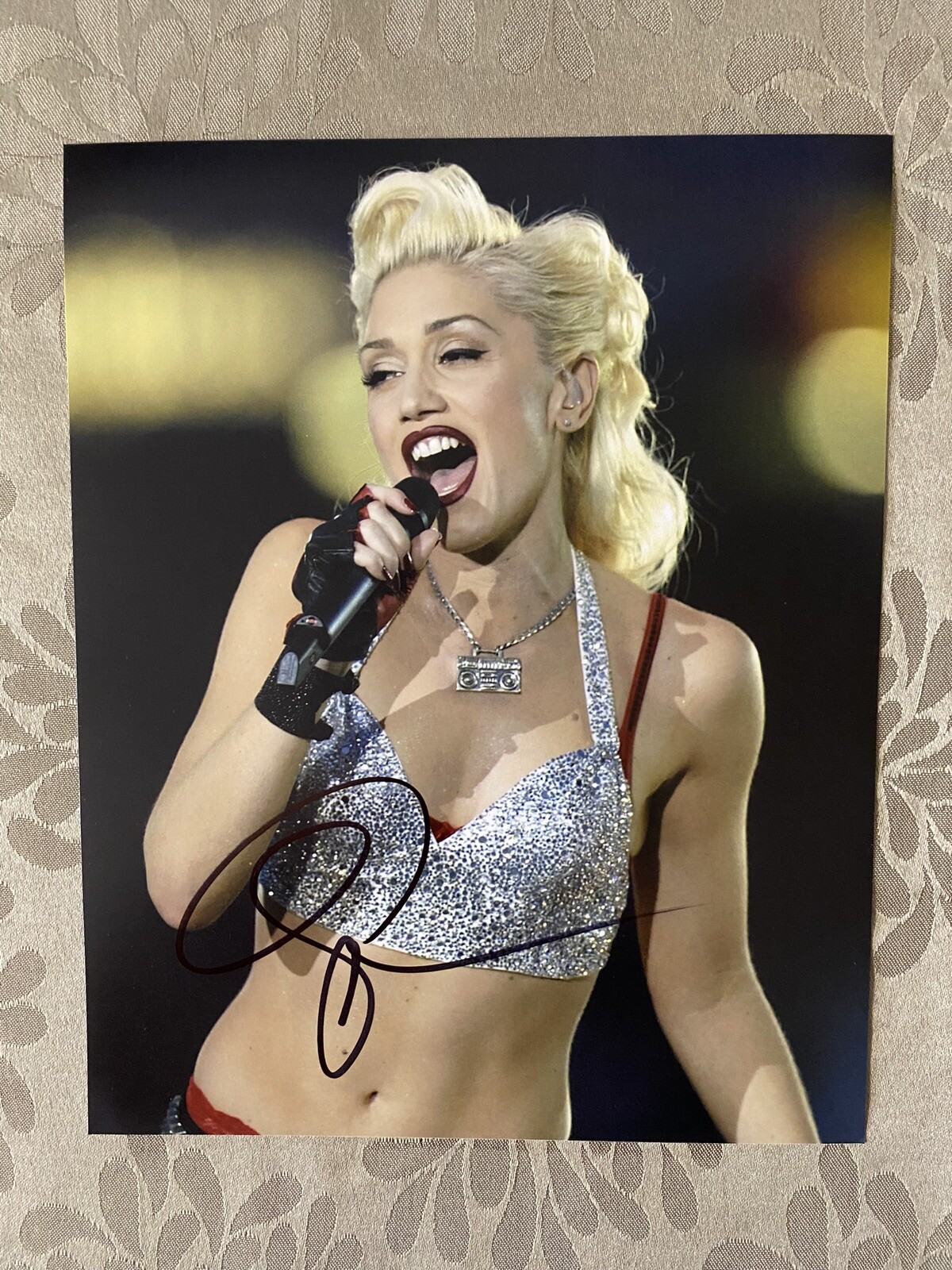 Gwen Stefani No Doubt Signed 8 X 10 Photo With COA