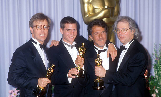 Mark Johnson Dustin Hoffman Tom Cruise and Barry Levinson .. Old Photo 12