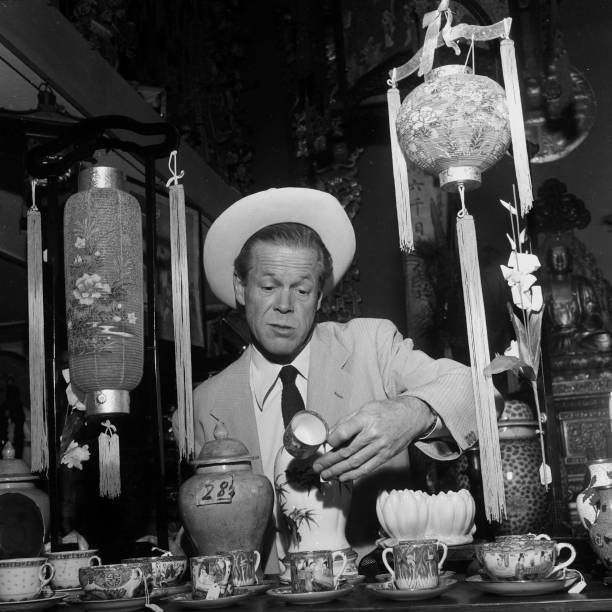 Dan Duryea poses in Chinatown in Los Angeles 1952 Historic Old Photo 3