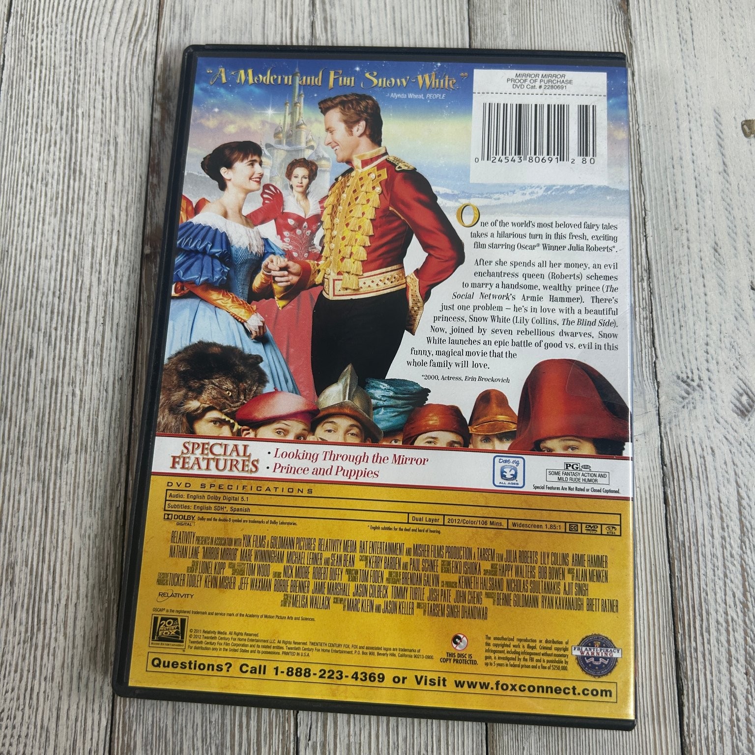 Mirror Mirror DVD 2012 Julia Roberts Lily Collins Tarsem Singh Special Features