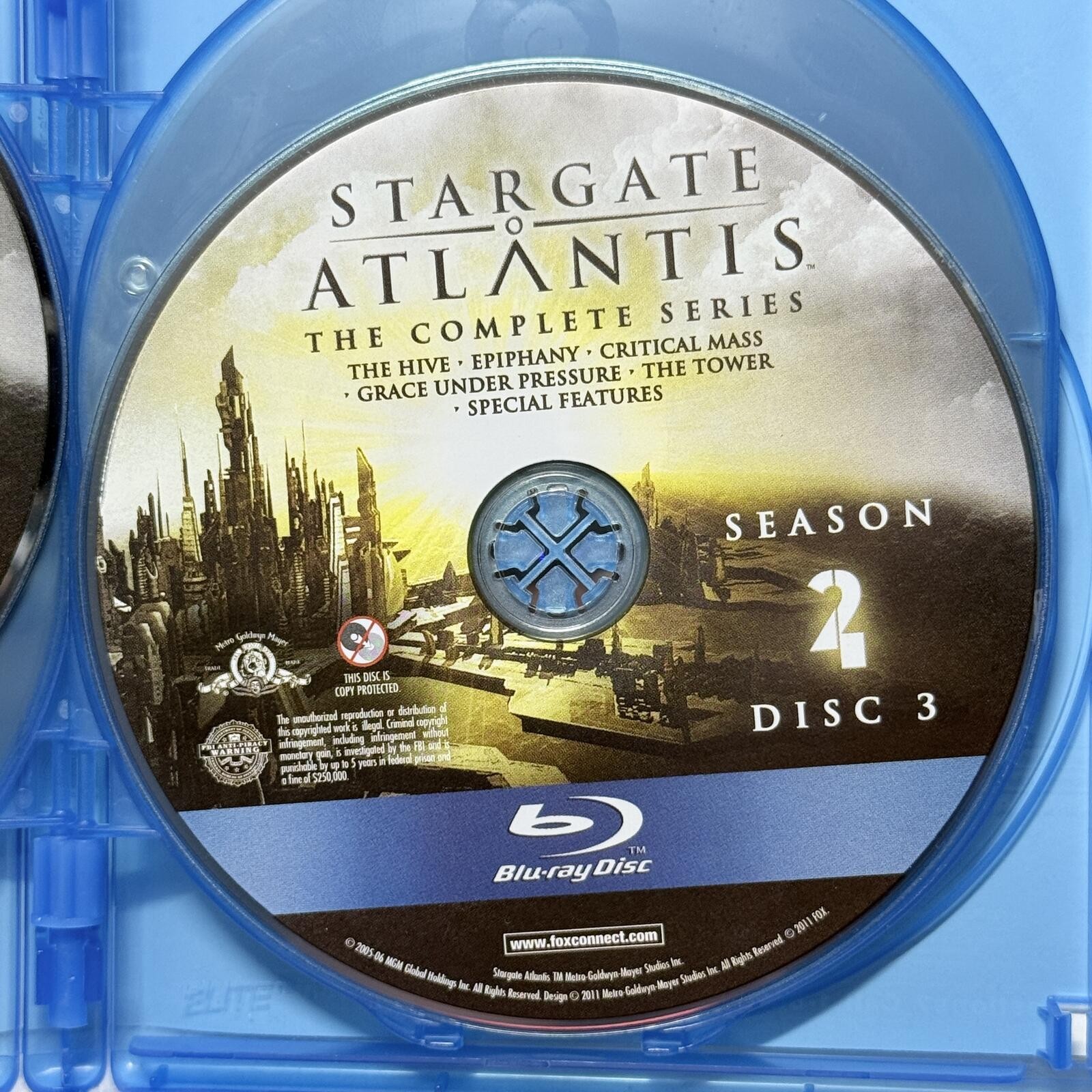 Stargate Atlantis: The Complete Series Season 2 Blu-ray 4-Disc Set