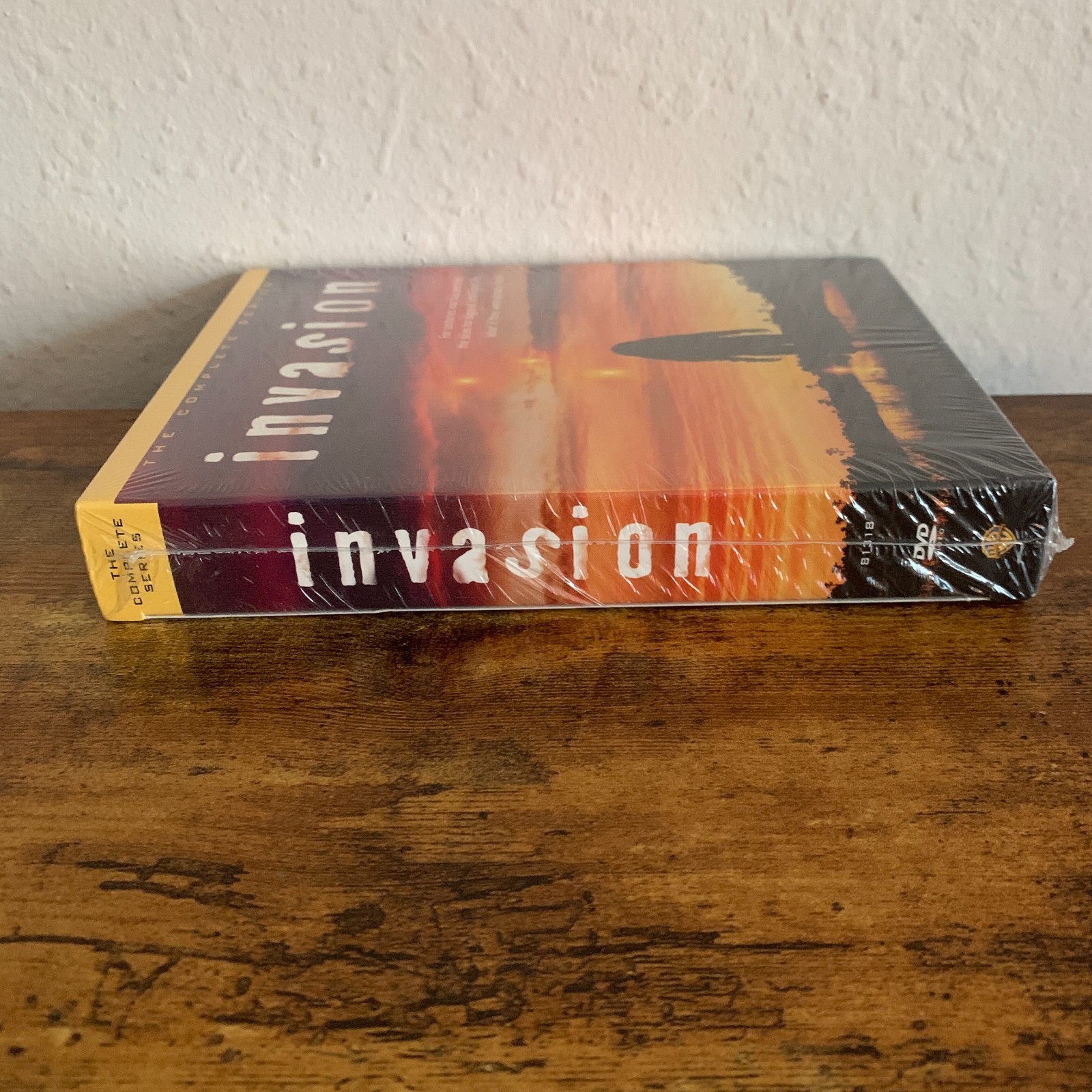 BRAND NEW Invasion: The Complete Series (DVD, 2005)