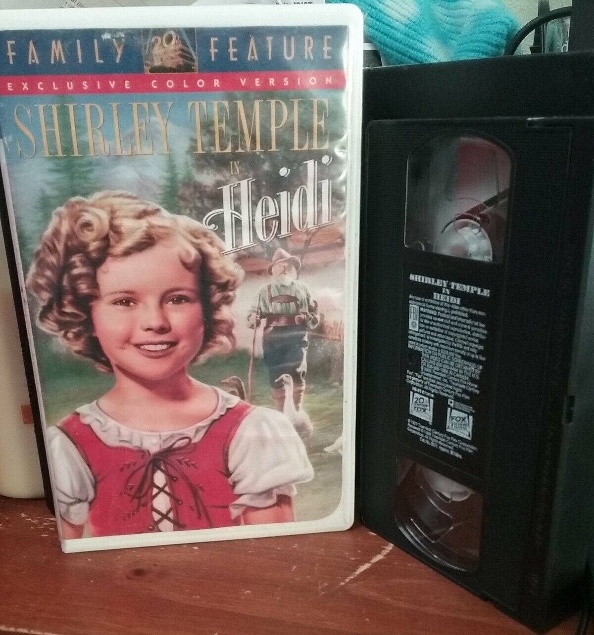 SHIRLEY TEMPLE HEIDI (VHS,1937) FAMILY FEATURE EXCLUSIVE COLOR VERSION CLAMSHELL