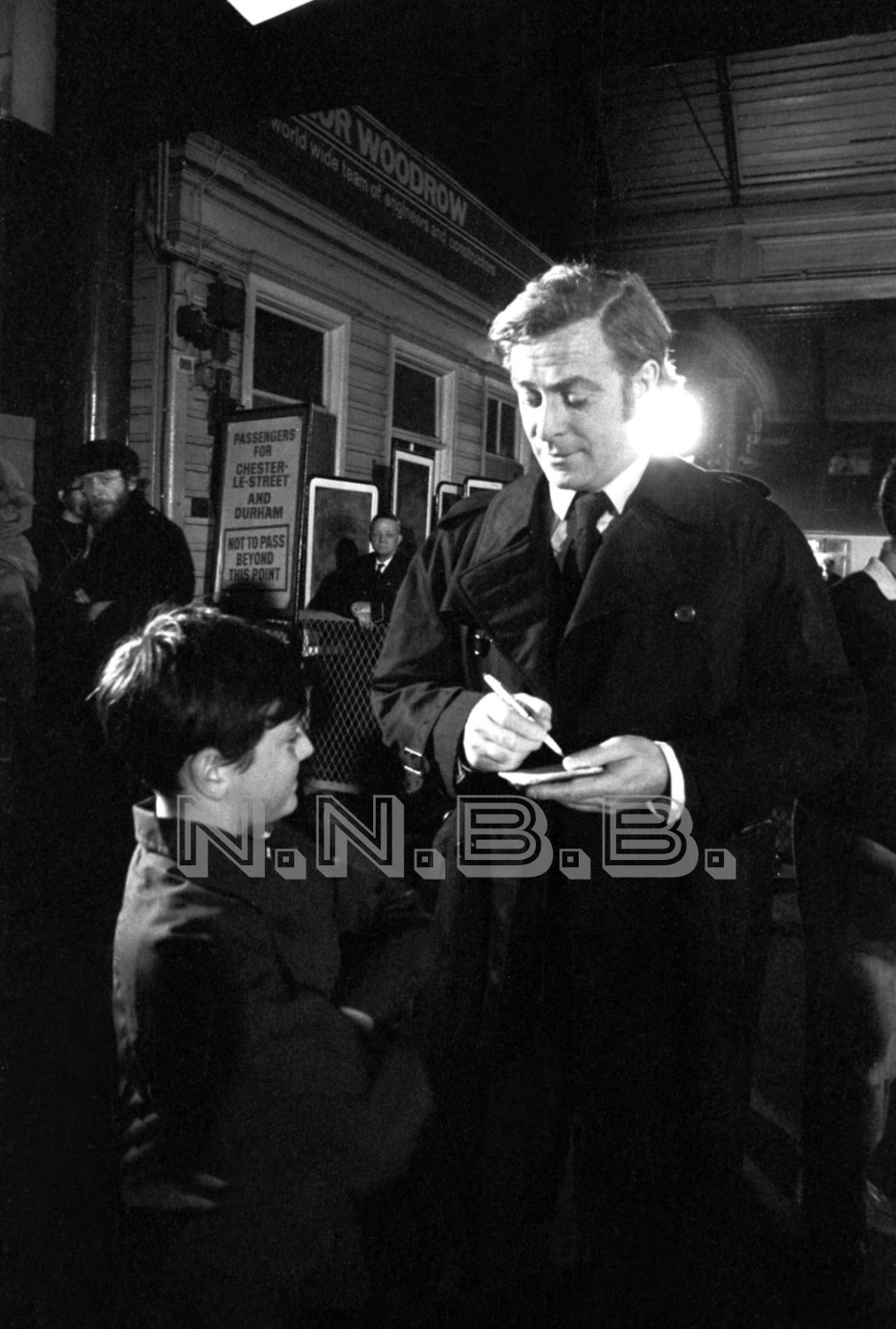 Michael Caine Behind The Scenes “Get Carter” 10 x 8 Publicity Photo