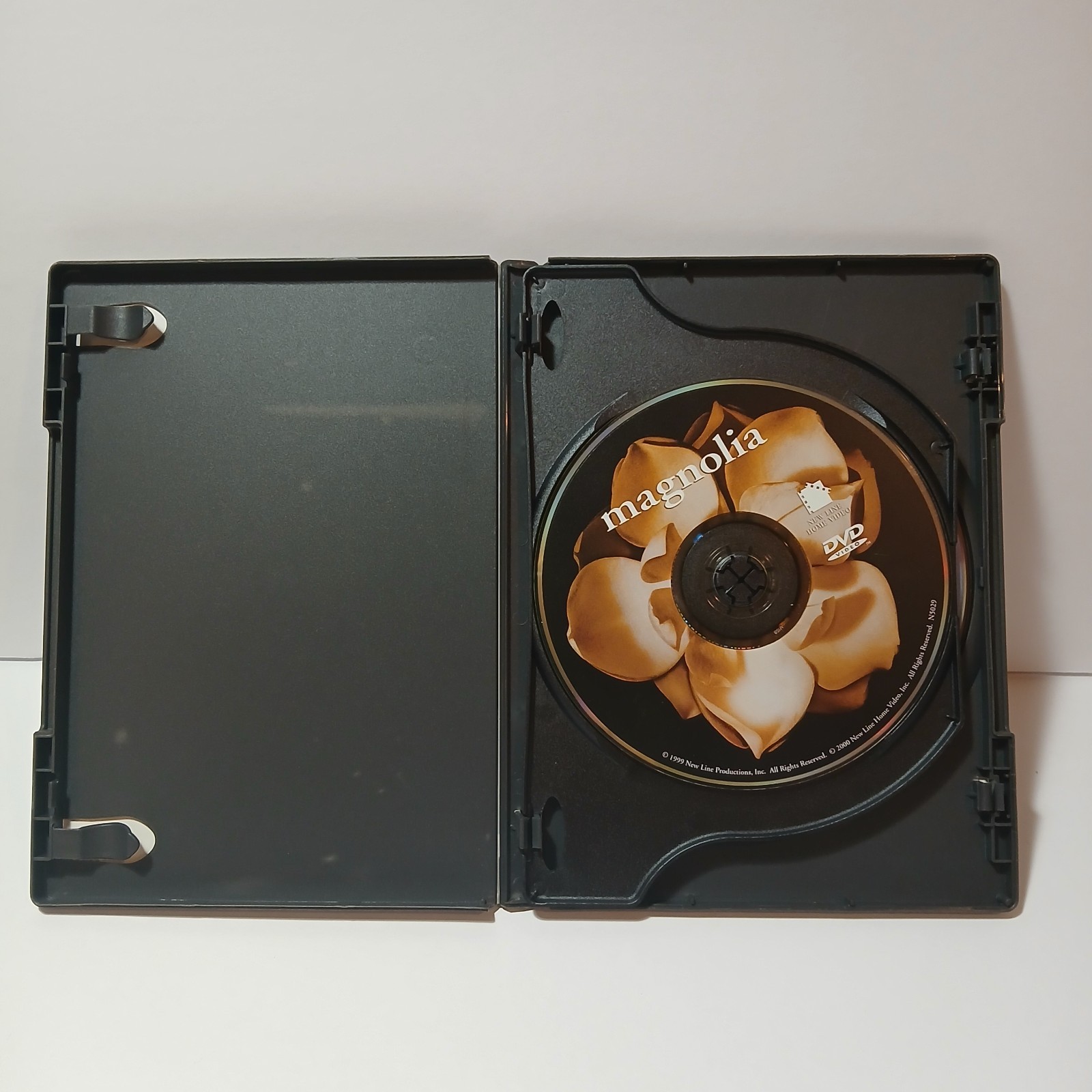 2-disc DVD release of the 1999 drama film Magnolia. *RIP IN PLASTIC*