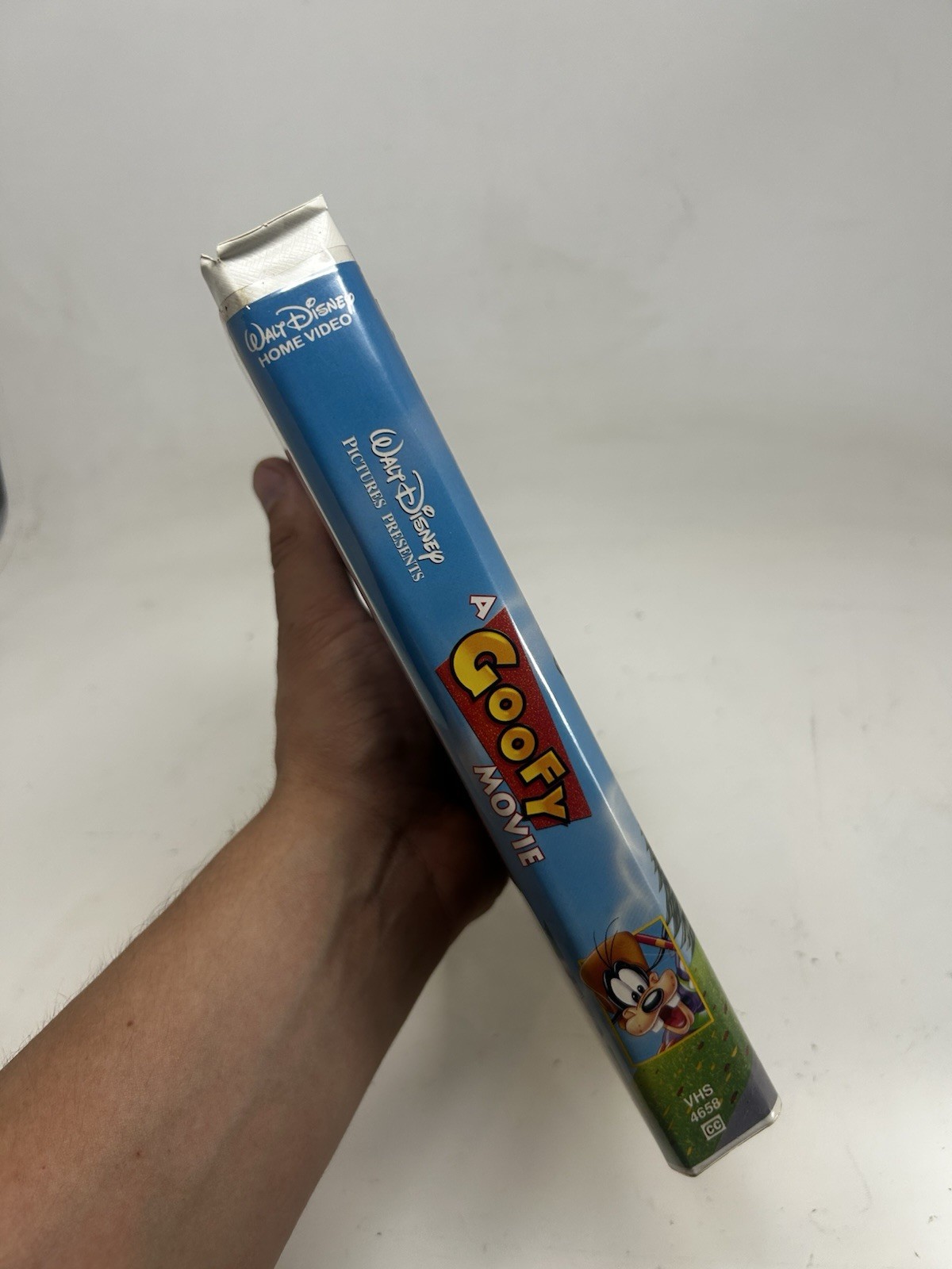 A Goofy Movie (1995) VHS – Walt Disney Pictures – White Clamshell –