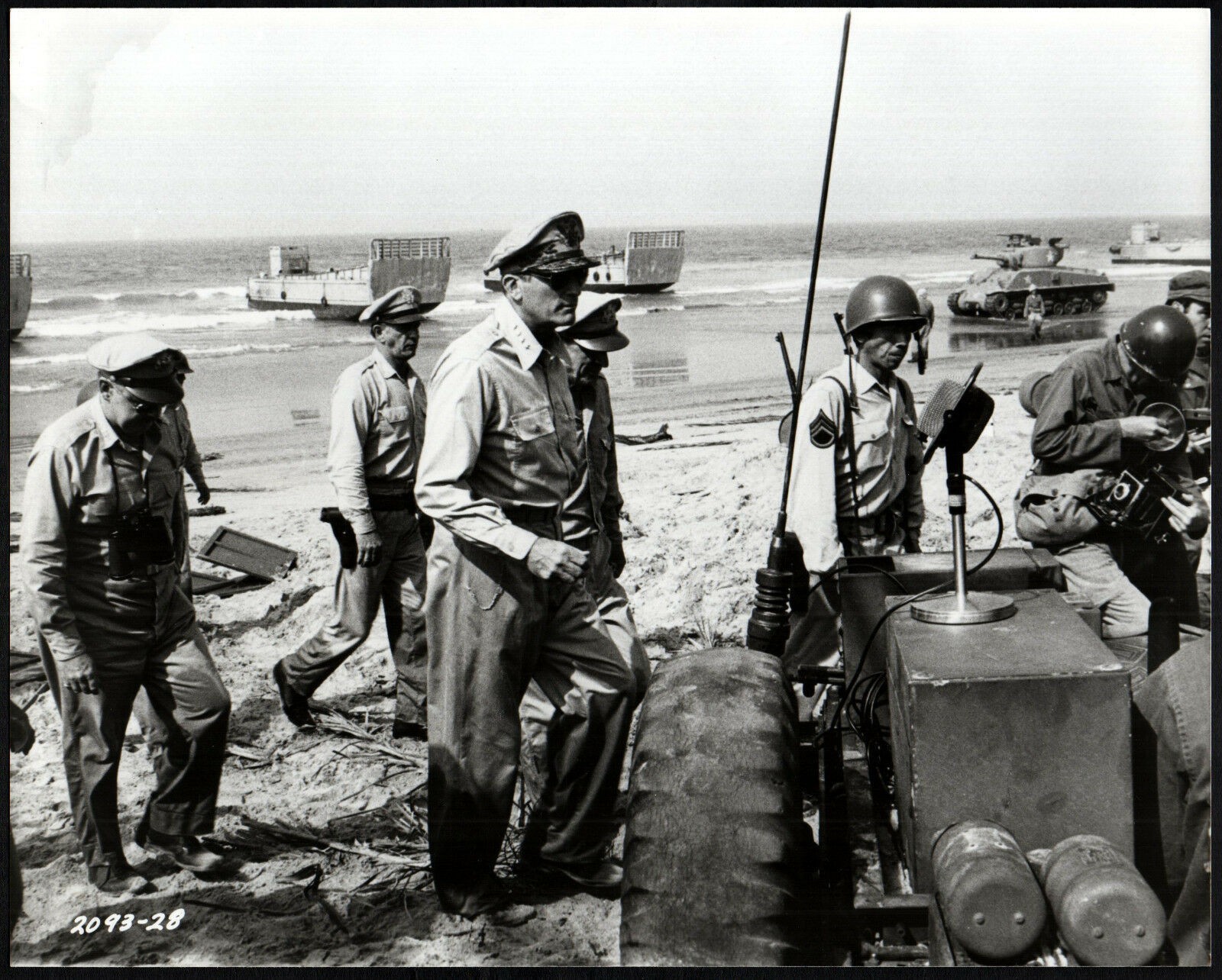 MACARTHUR 1977 Joseph Sargent, Gregory Peck 10×8 STILL