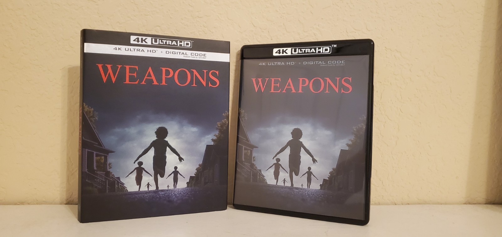 Weapons 4K UHD Blu-ray w/Slipcover Amy Madigan Josh Brolin Julia Garner Abrams