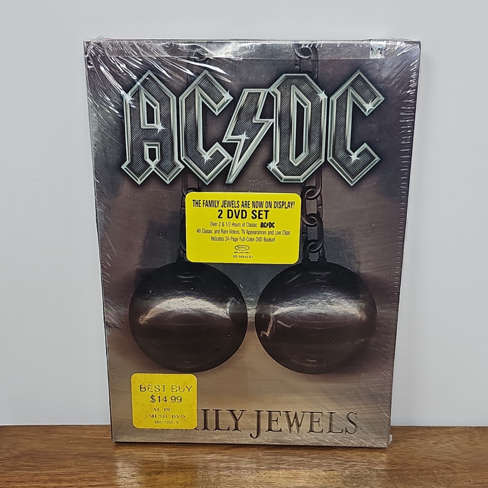 AC/DC Family Jewels DVD 2-Disc Set Book Included NR NTSC 2 1/2 Hours