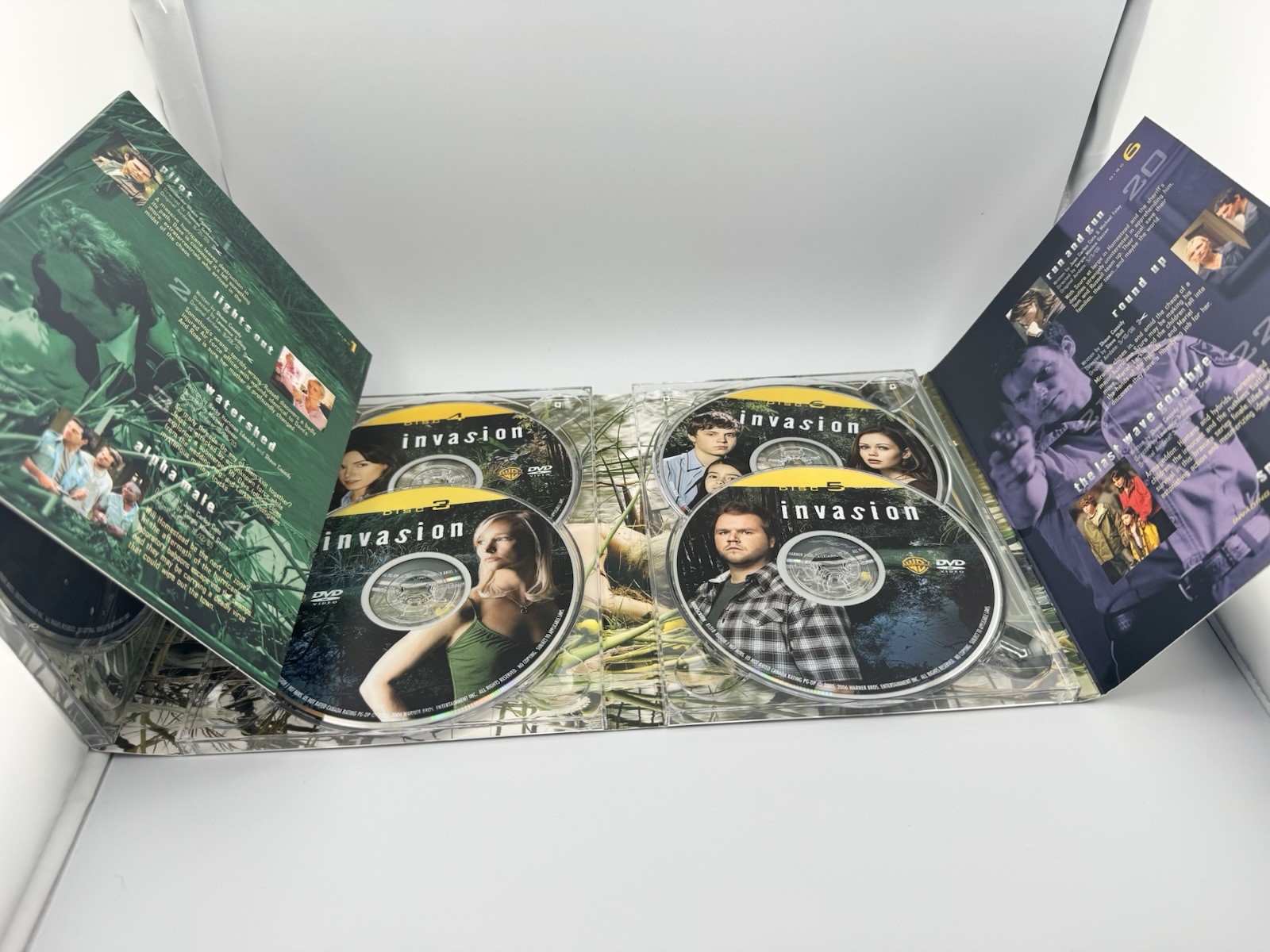 Invasion The Complete Series DVD Set Sci‑Fi TV Drama 3 Disc Box Warner Bros