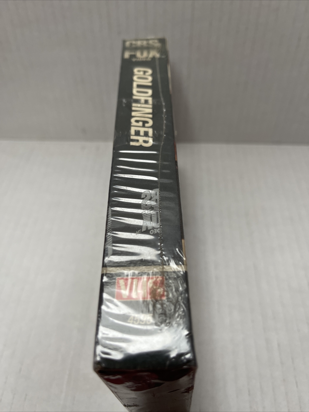 JAMES BOND 007″GOLDFINGER”SEAN CONNERY VHS..1984…CBS-FOX.Water Marks Sealed!!!