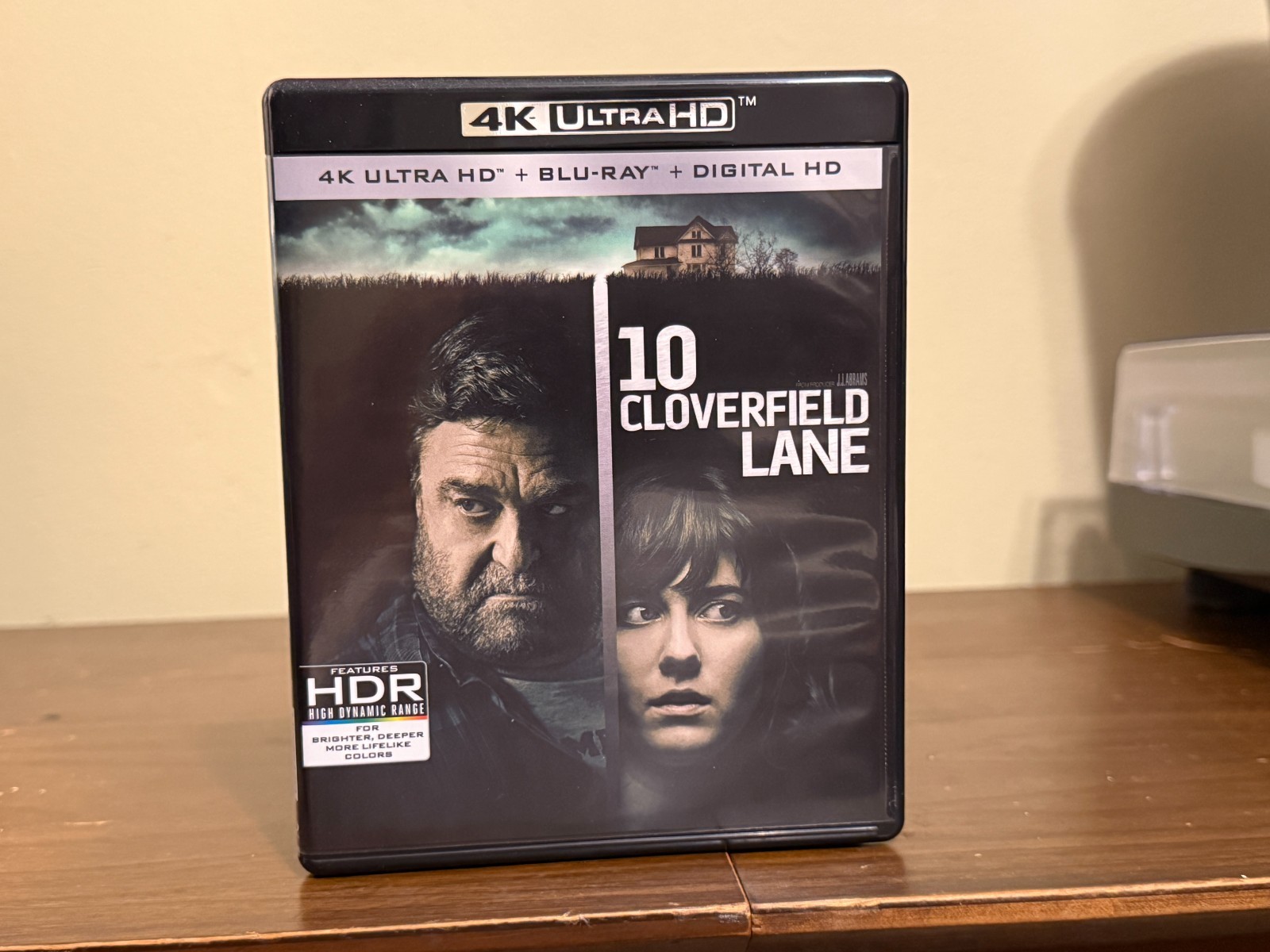 10 Cloverfield Lane 4K UHD + Blu-ray + Digital with OOP Slipcover LIKE NEW
