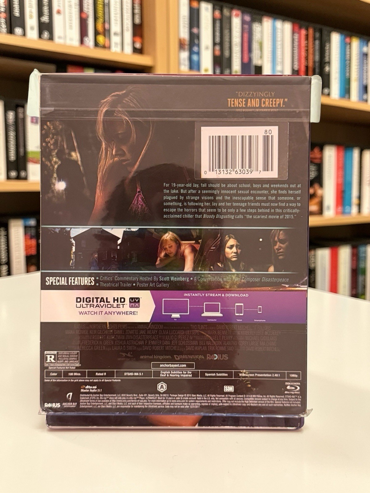 It Follows (Blu-ray, 2015) Sexy Maika Monroe – Includes the Original Slipcover!
