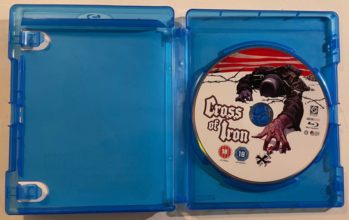 USED EXCELLENT Cross of Iron REGION B Blu Ray StudioCanal James Coburn