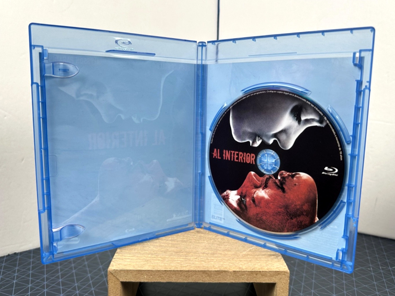Inside (Al Interior) (Blu-ray, 2007, Region Free Import) French Extreme Horror!