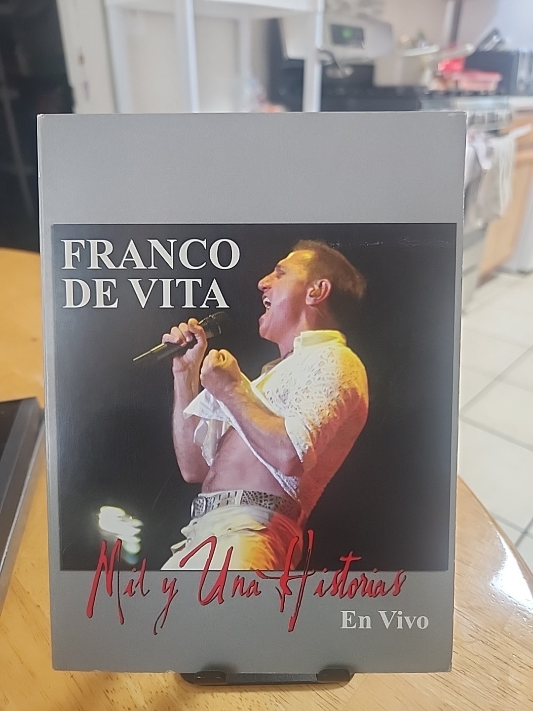 Franco De Vita – Mil Y Una Historias – En Vivo – DVD 2006 Sony BMG