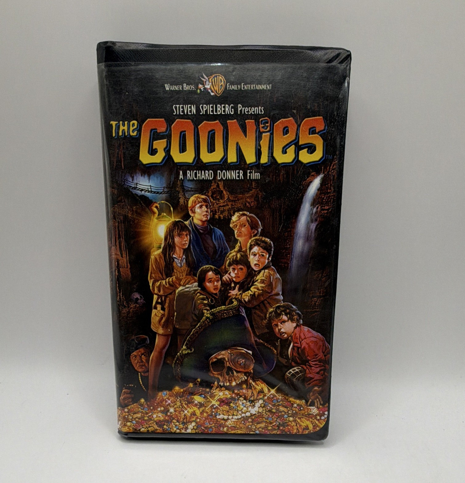 Warner Home Video The Goonies VHS 1985 PG Clam Shell NTSC Former Rental