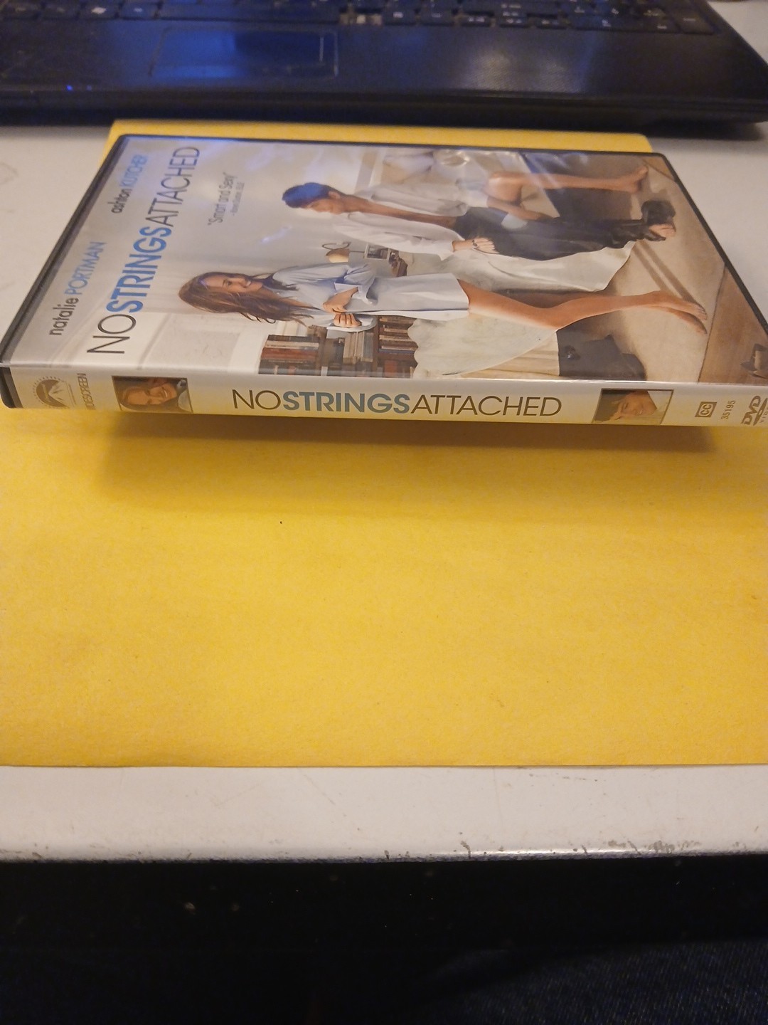 No Strings Attached (DVD, 2011)