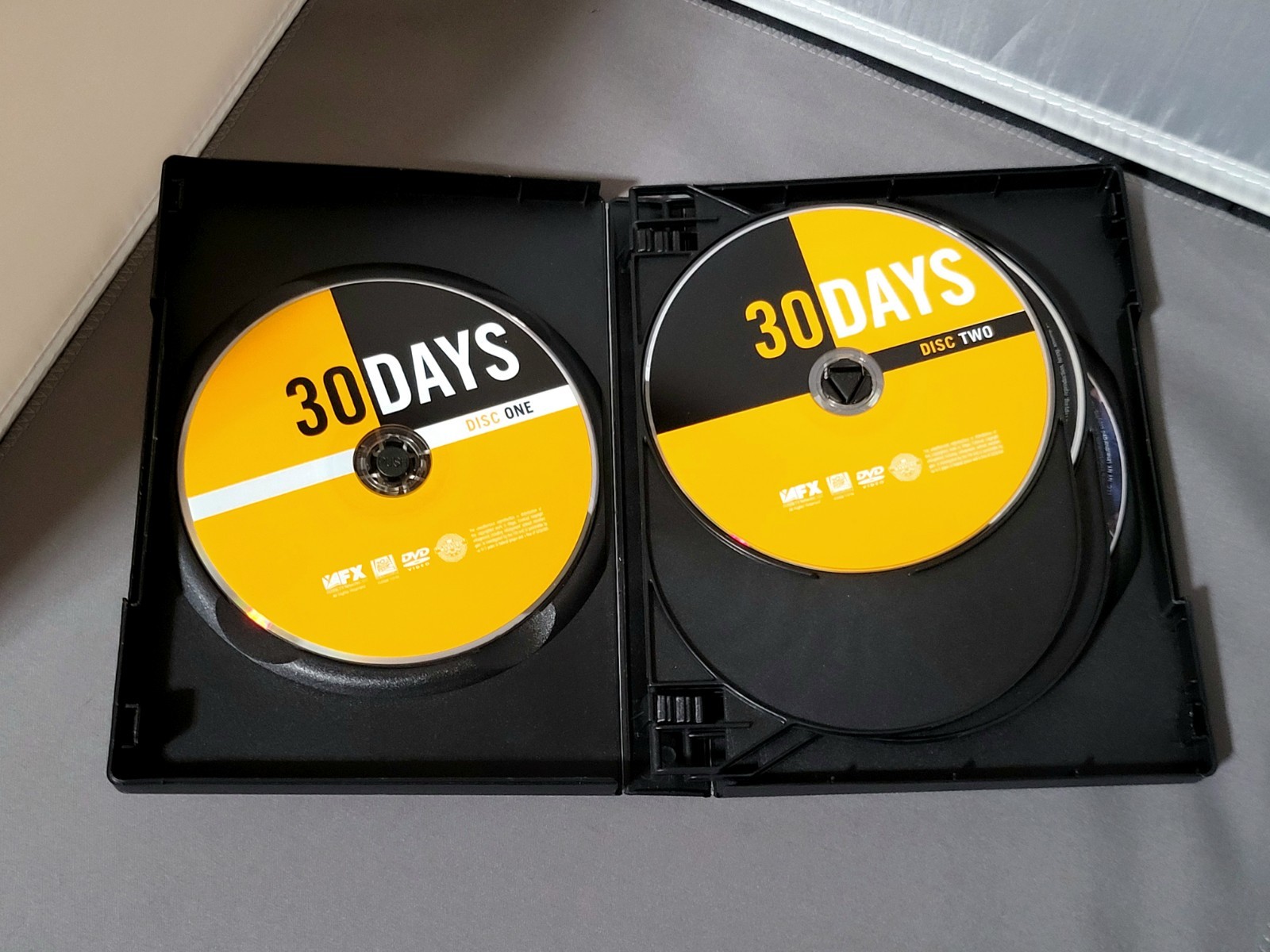 Virgil Films: 30 Days Complete Series ( DVD ) Box Set, Audio Commentary OOP