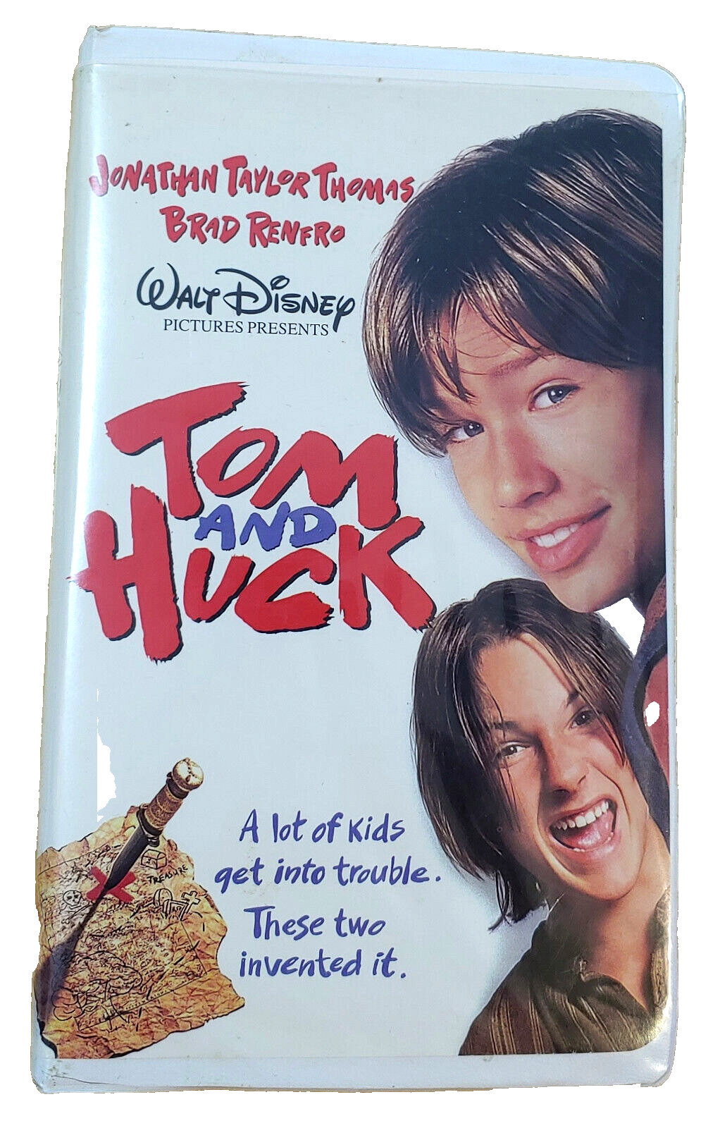 “TOM AND HUCK” VHS CLAMSHELL. JONATHON TAYLOR THOMAS, BRAD RENFRO, AMY WRIGHT.