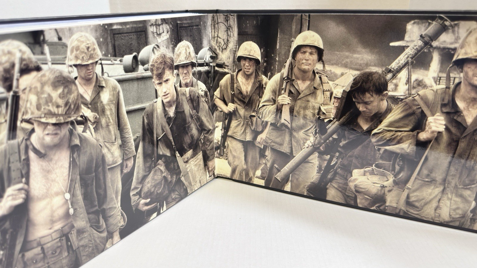 HBO Band of Brothers / The Pacific Blu-ray Complete Series Box Set w/ Book