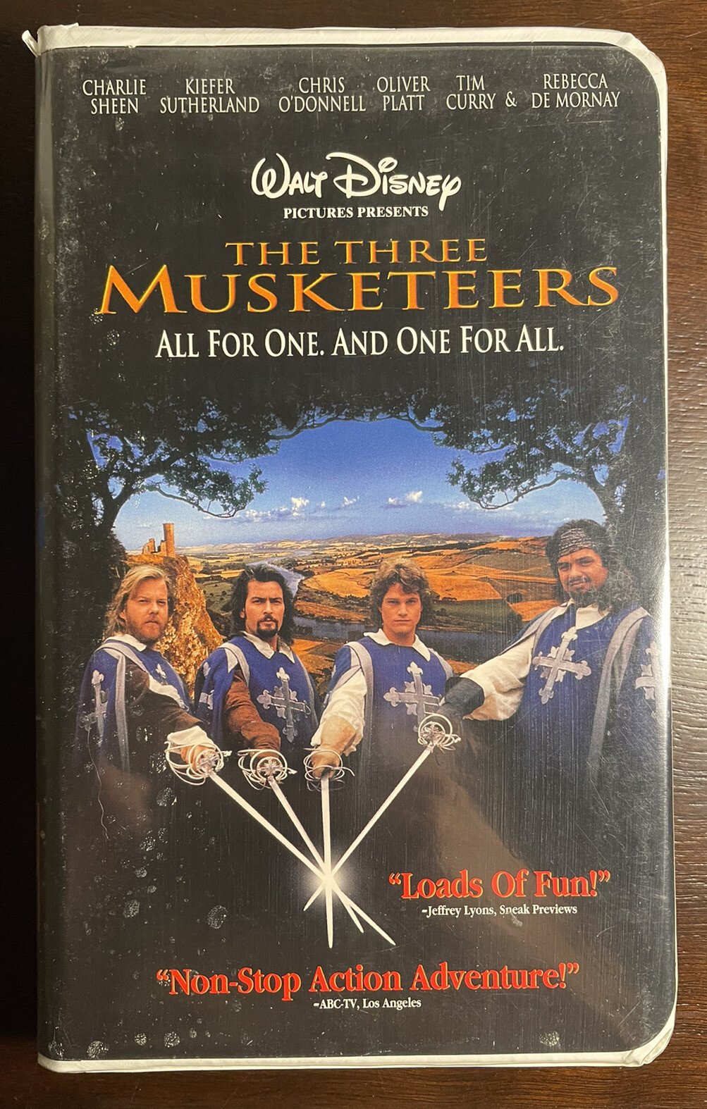 VHS Walt Disney Pictures presents The Three Musketeers #2524