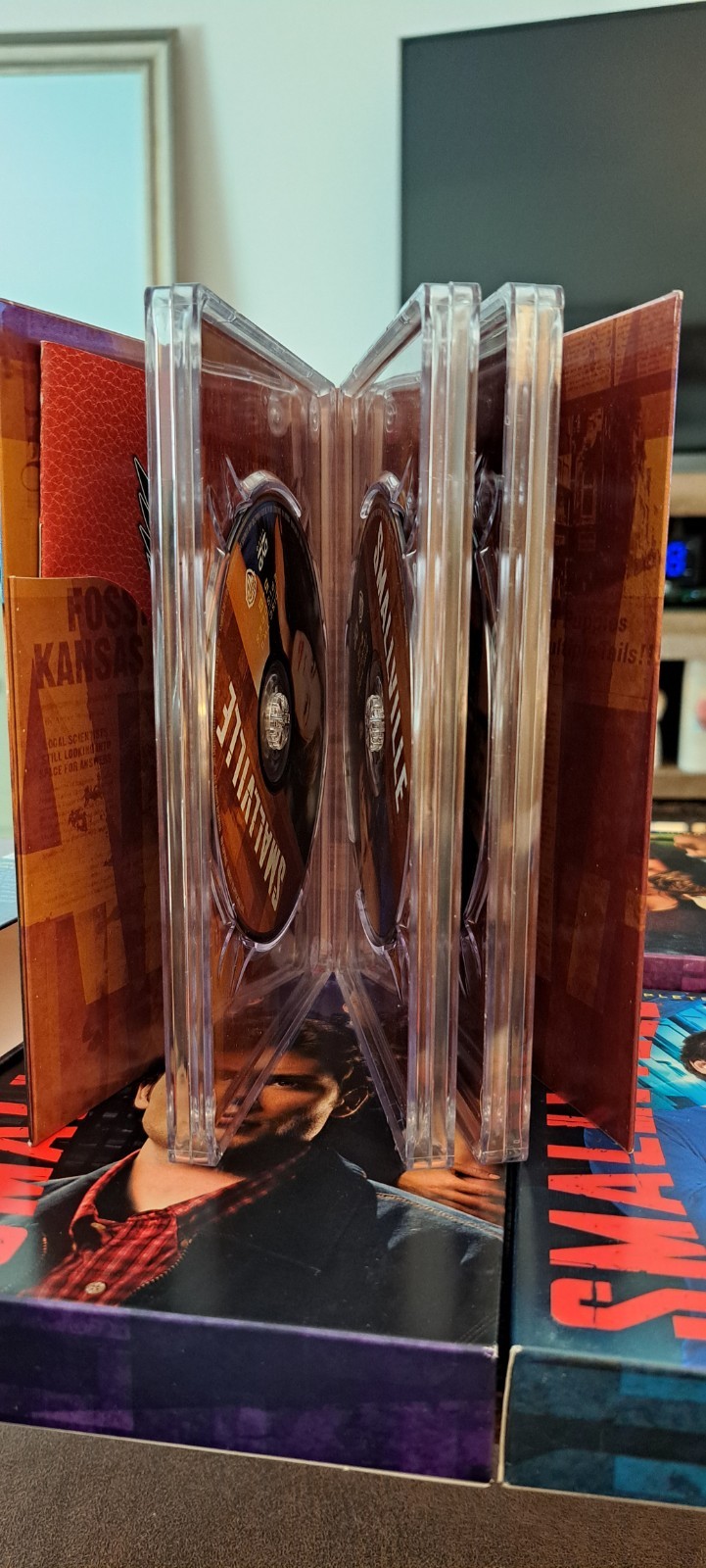 SEASONS 1- 8 OF SMALLVILLE EXCELLENT CONDITION DVD FORMAT