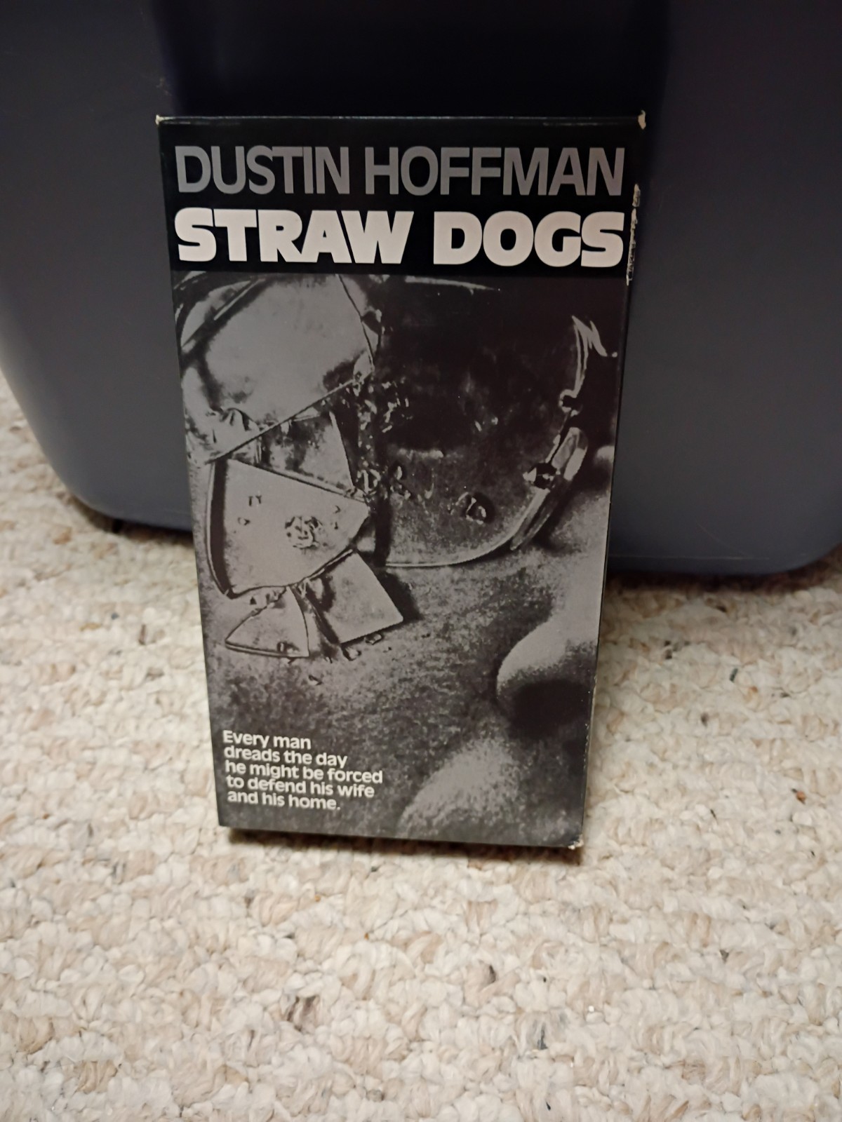 Straw Dogs (VHS, 1996) Dustin Hoffman