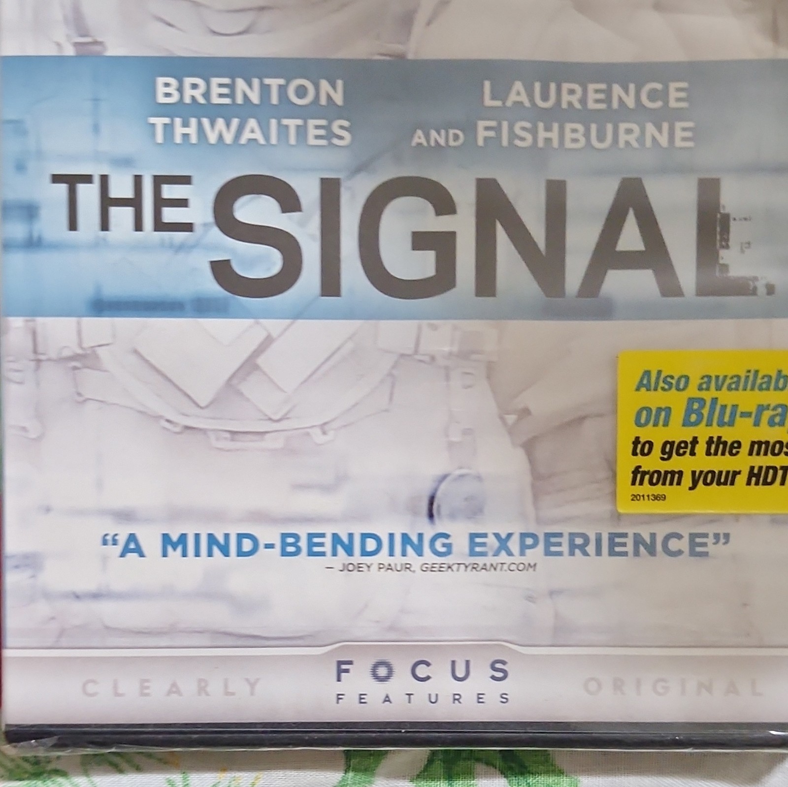 Focus Features The Signal DVD 2014 PG-13 English Thwaites Fishburne BTS