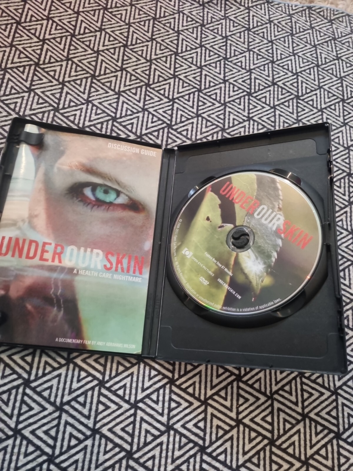 DVD Under Our Skin – A Health Care Nightmare * FREE POSTAGE * D1