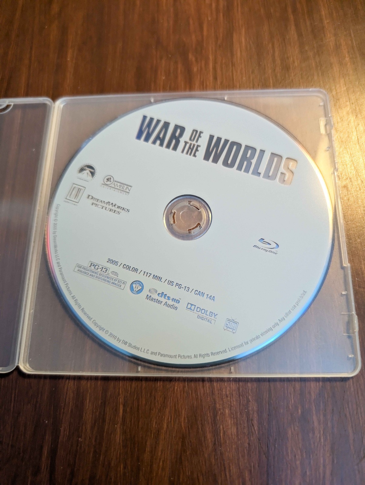 War of the Worlds 2005 (Blu-ray) – Like New- Disc only! with blank cd case