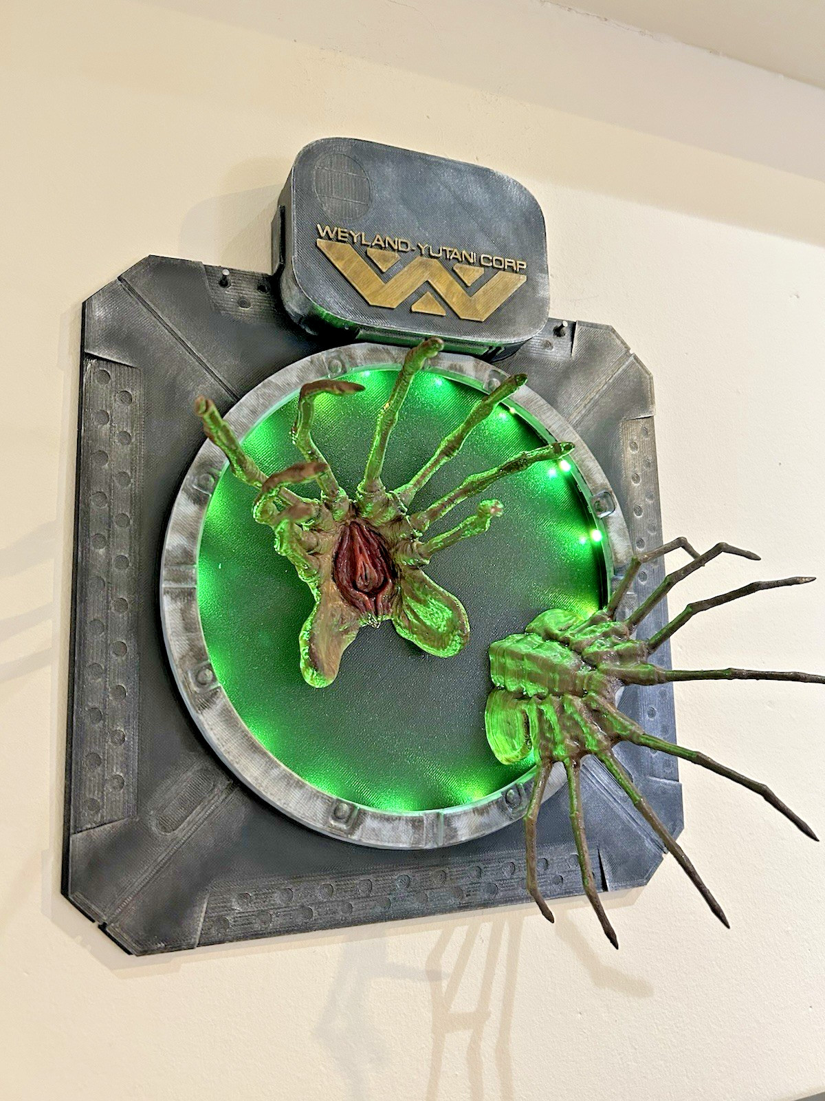 Alien Facehuggers Vent Wall Hanger LED Remote Control 16 Colour
