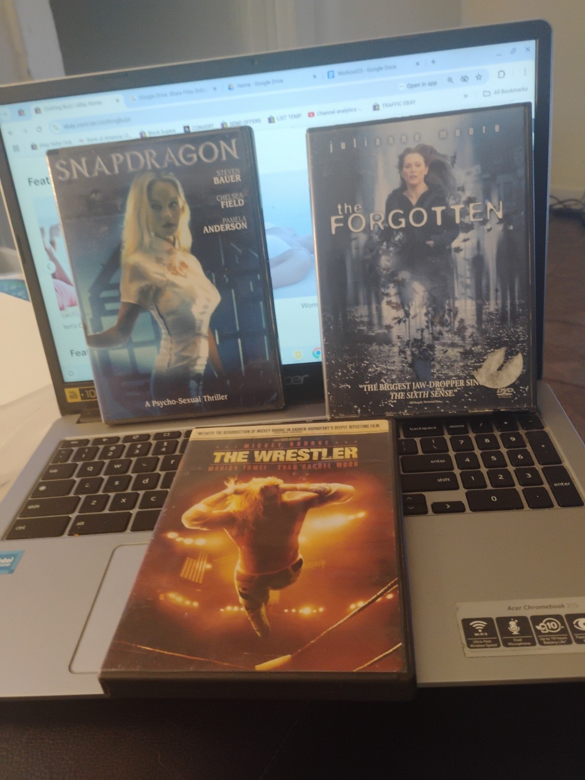 Lot of 3 DVD The Wrestler, The Forgotten, Snapdragon.