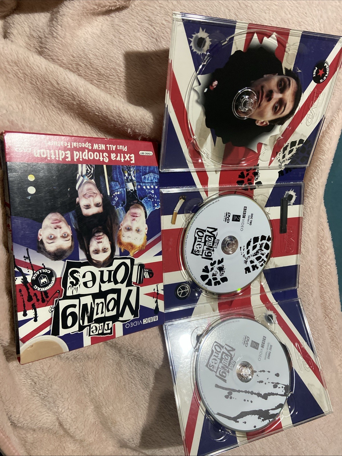 The Young Ones: Extra Stoopid Edition (DVD, 2007, 3 Disc Set, BBC) Missing 1 Cd!