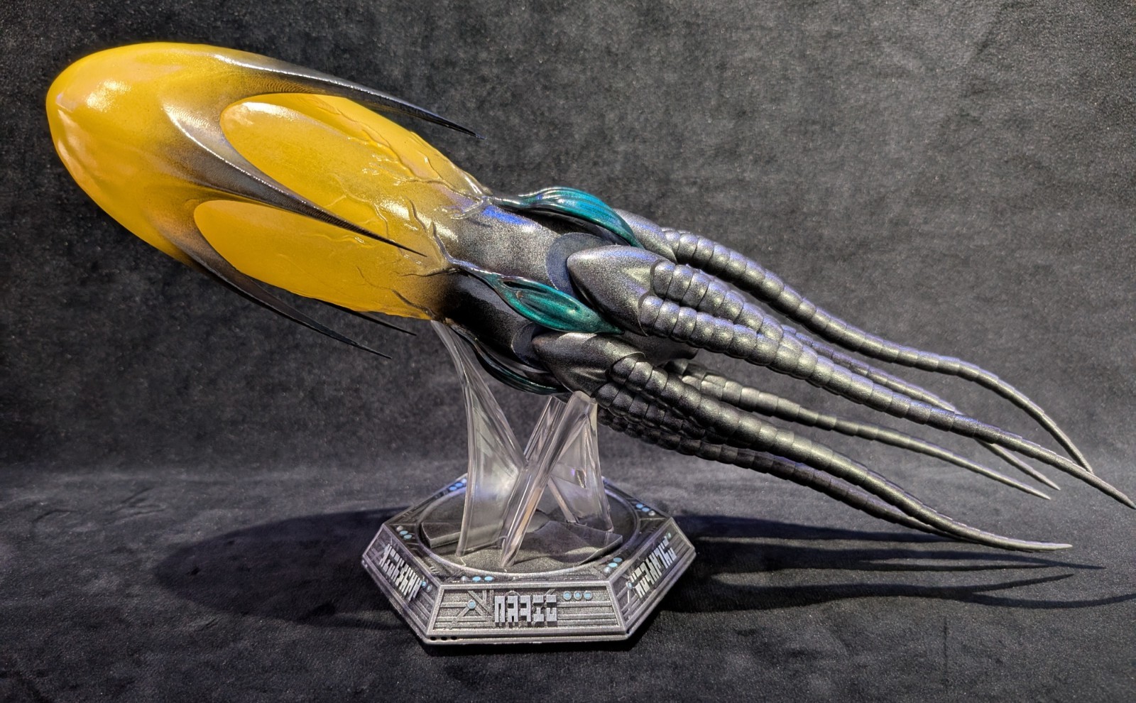 Stargate – SG1 and Atlantis – Drone Weapon – 30cm Desktop Model with stand
