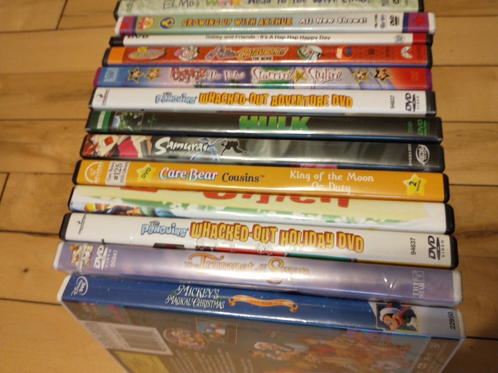 lot of 25 kids cartoon dvd’s hulk Cinderella care bear cousins Barney spider-man