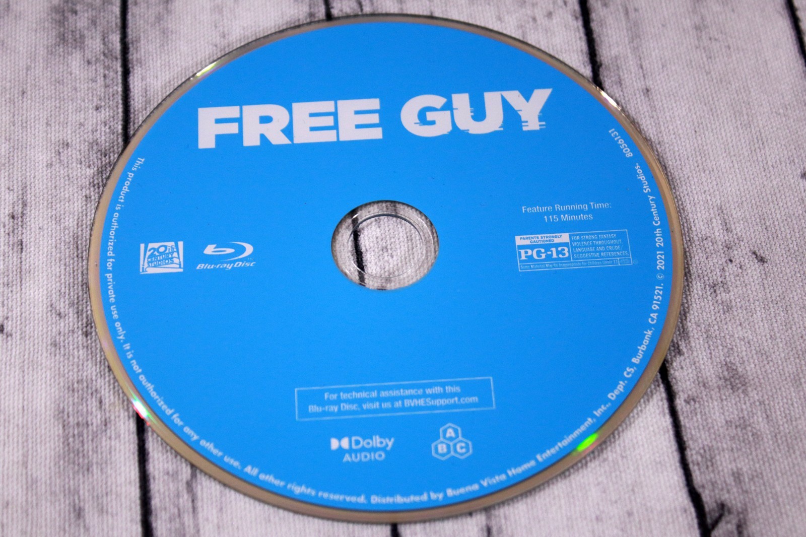Free Guy (Blu-ray + Digital Code, 2021) Ryan Reynolds Jodie Comer Lil Rel Howery