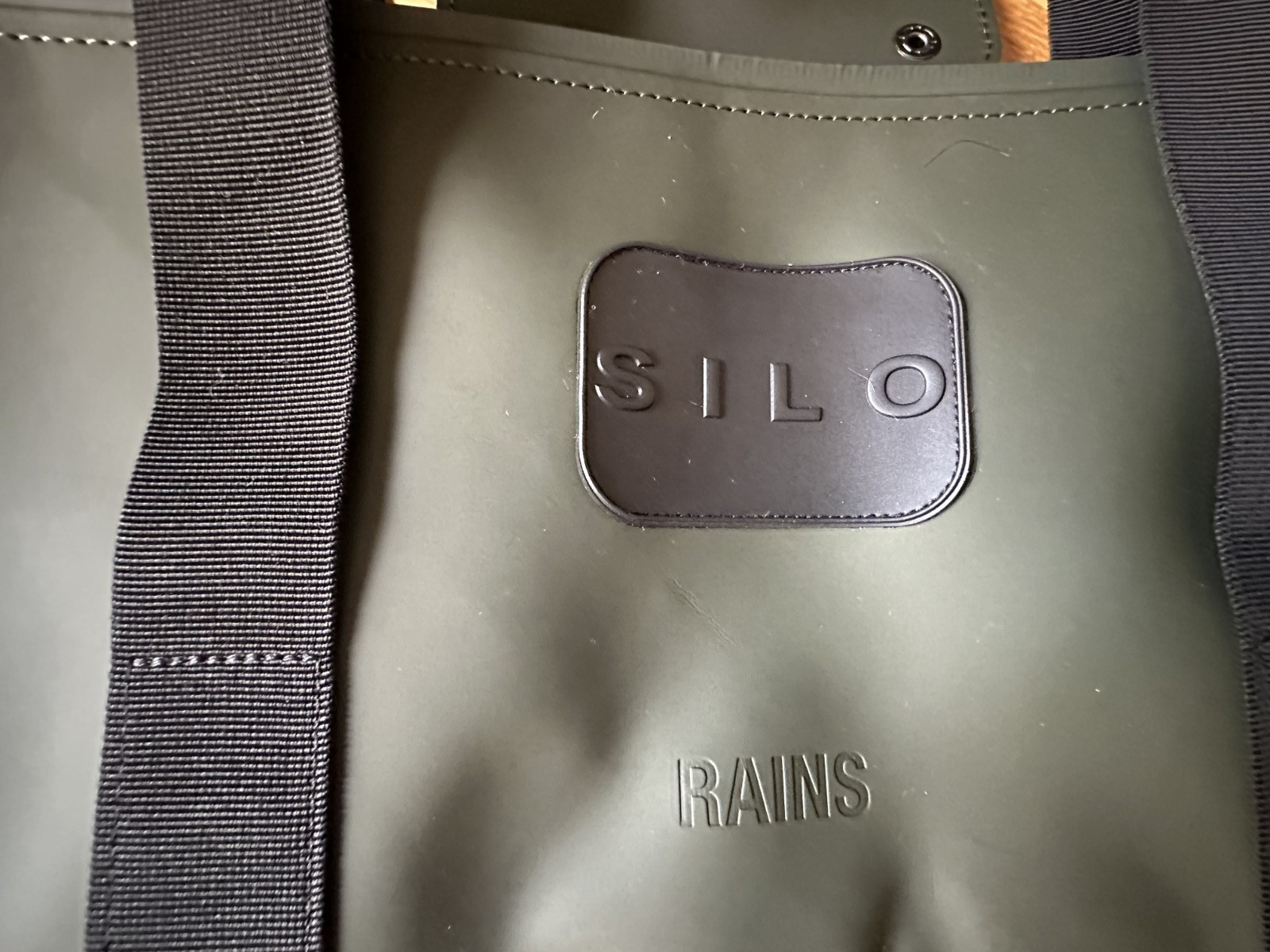 SILO APPLE TV RAINS BAG LOGO PROMO PROMOTIONAL REBECCA FERGUSON GREEN WEEKEND