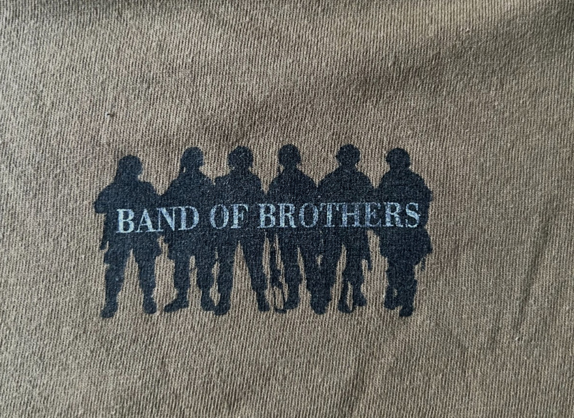 BAND OF BROTHERS – ORIGINAL FILM CREW T-SHIRT – FILM PROP – EXTREMELY RARE