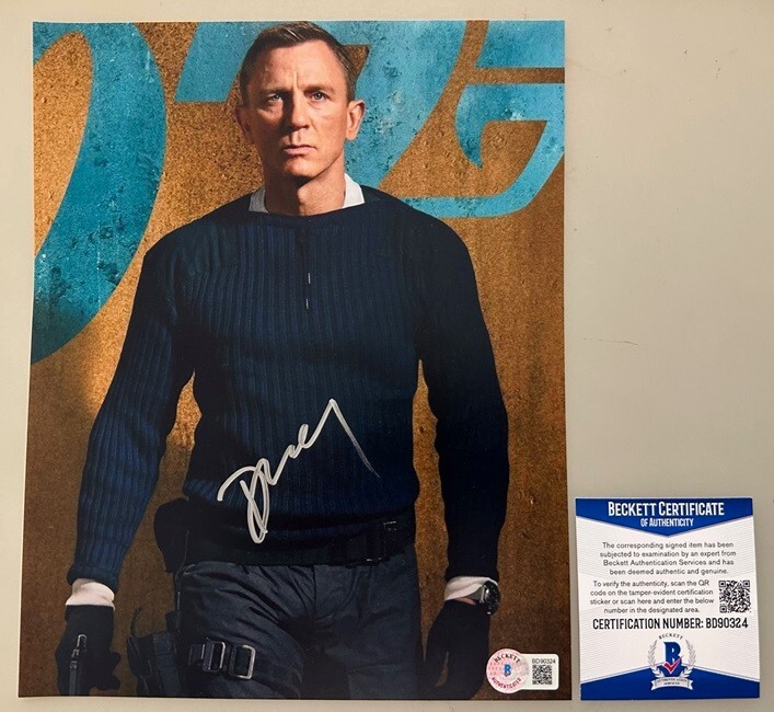 DANIEL CRAIG 007 James Bond Hand Signed 8″x10″ Photo 2 + Beckett COA