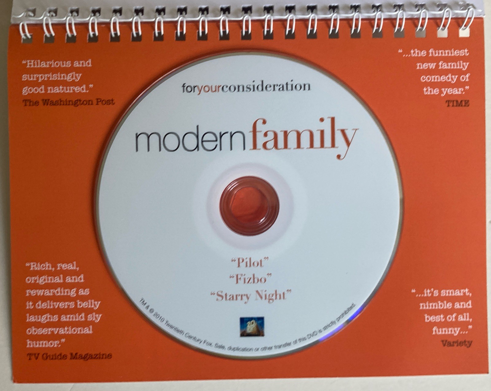 MODERN FAMILY Season 1 FYC Promo DVD & “WTF?” Booklet – RARE 3 Episodes Pilot
