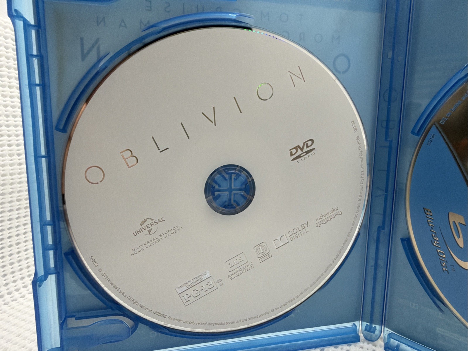 Oblivion (Blu-ray, DVD) Tom Cruise, Morgan Freeman