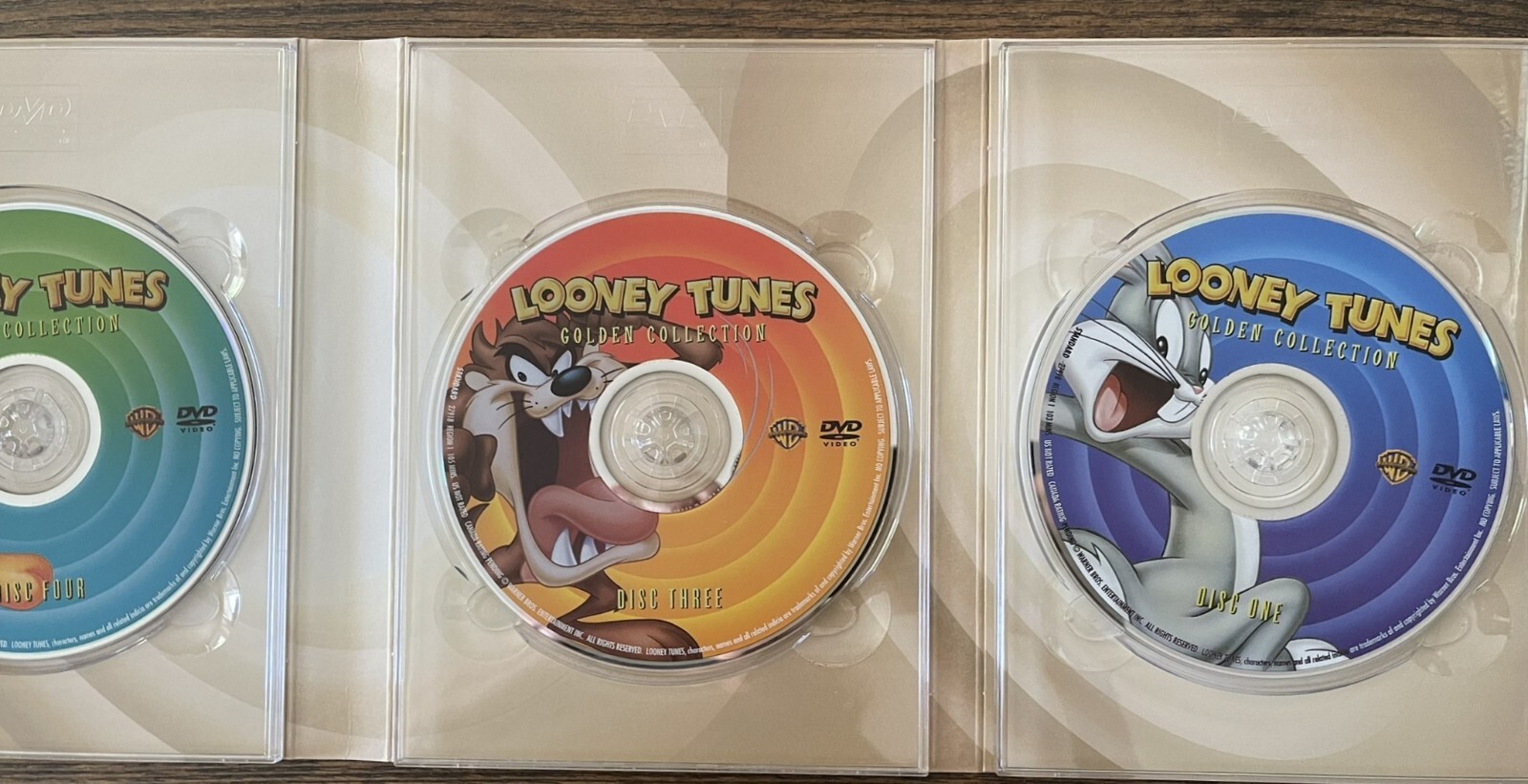 LOONEY TUNES : Golden Collection 4 DVD Box Set Color & BW 411 min. VeryGood
