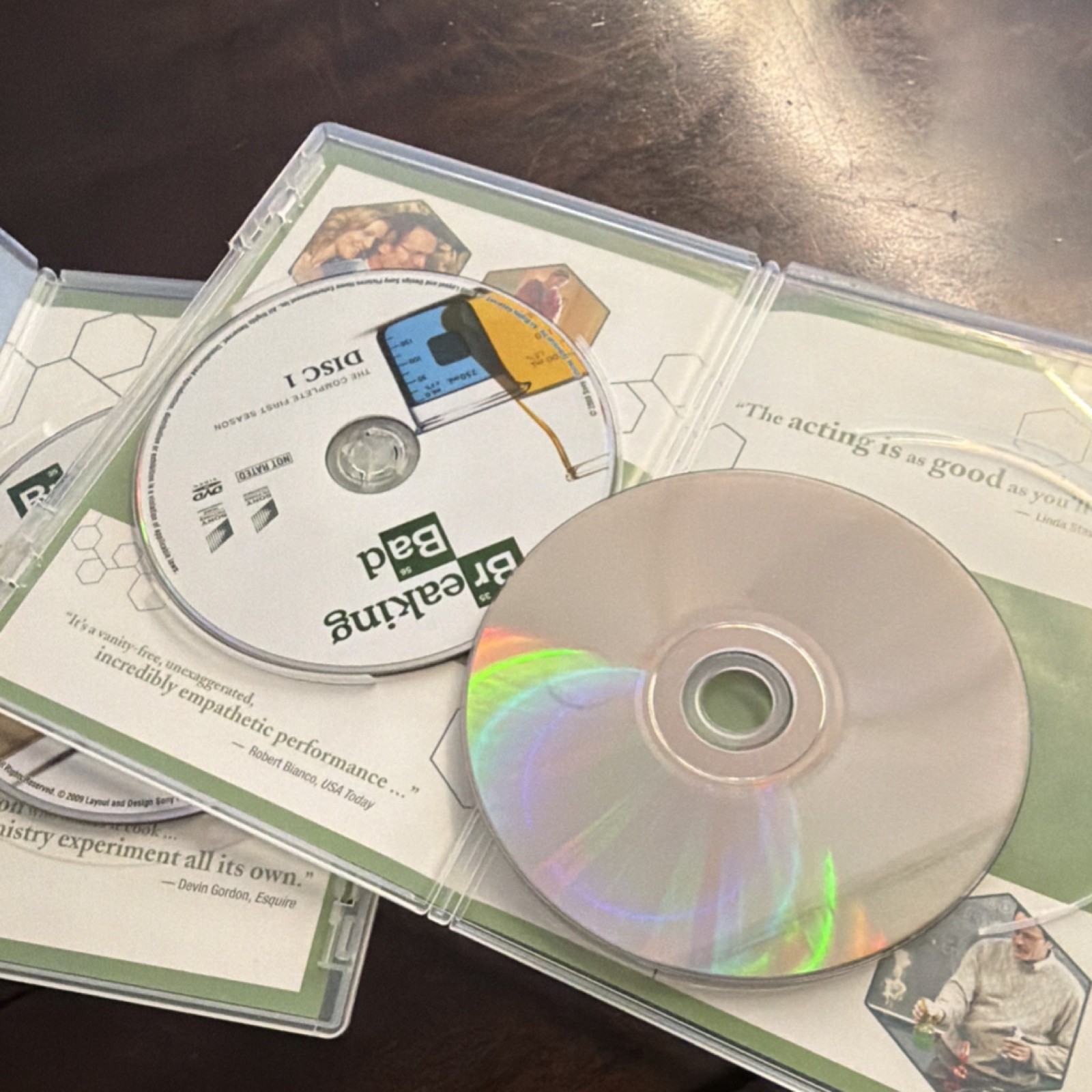 Sony Pictures Breaking Bad Complete First Season DVD Box Set Commentary Bonus
