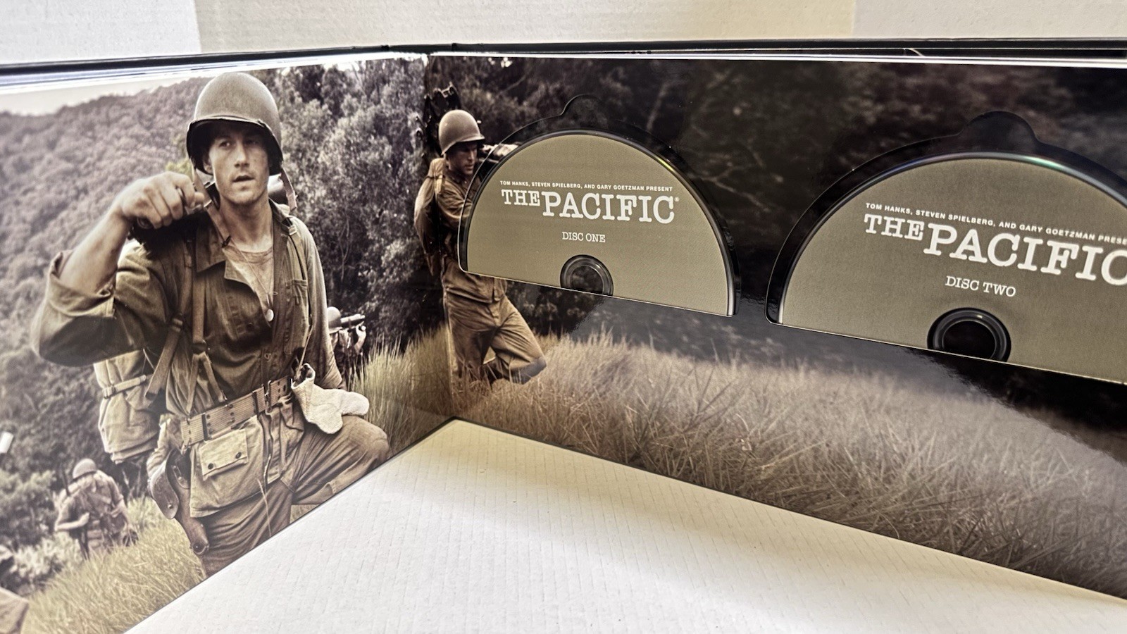 HBO Band of Brothers / The Pacific Blu-ray Complete Series Box Set w/ Book