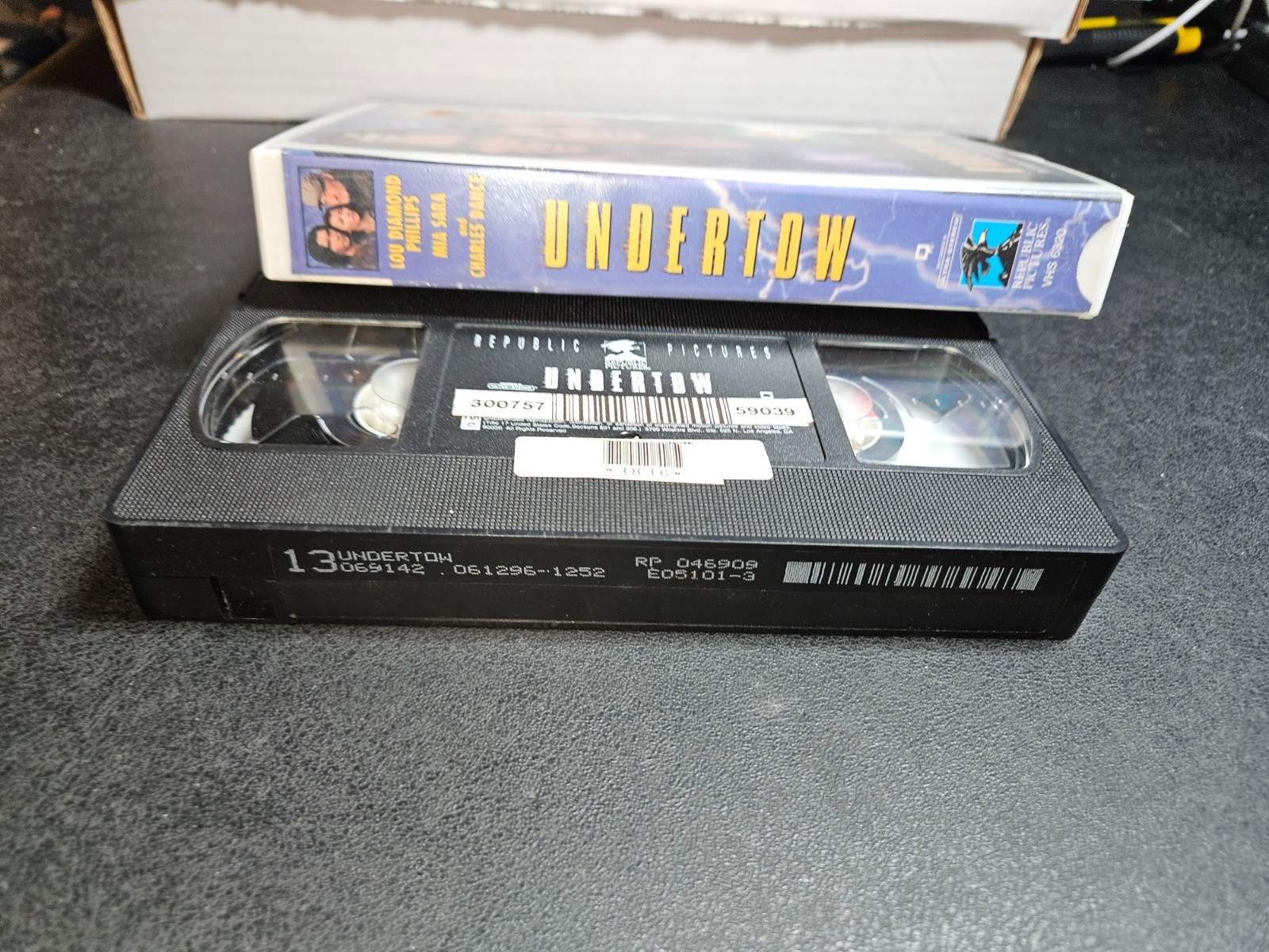 Undertow (VHS, 1996) Lou Diamond Phillips Rare Cult Redneck Action Thriller HTF