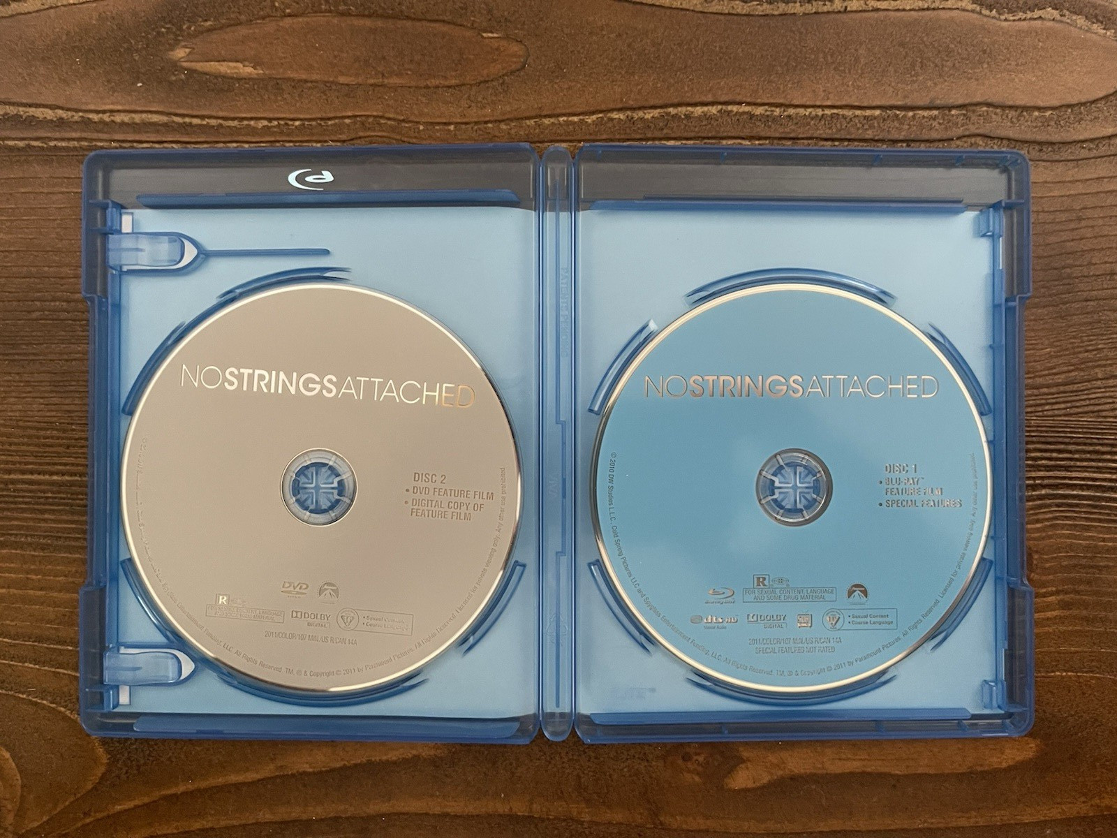 No Strings Attached (Two Disc Blu-ray+DVD Combo, 2011) w/Ashton Kutcher_Preowned