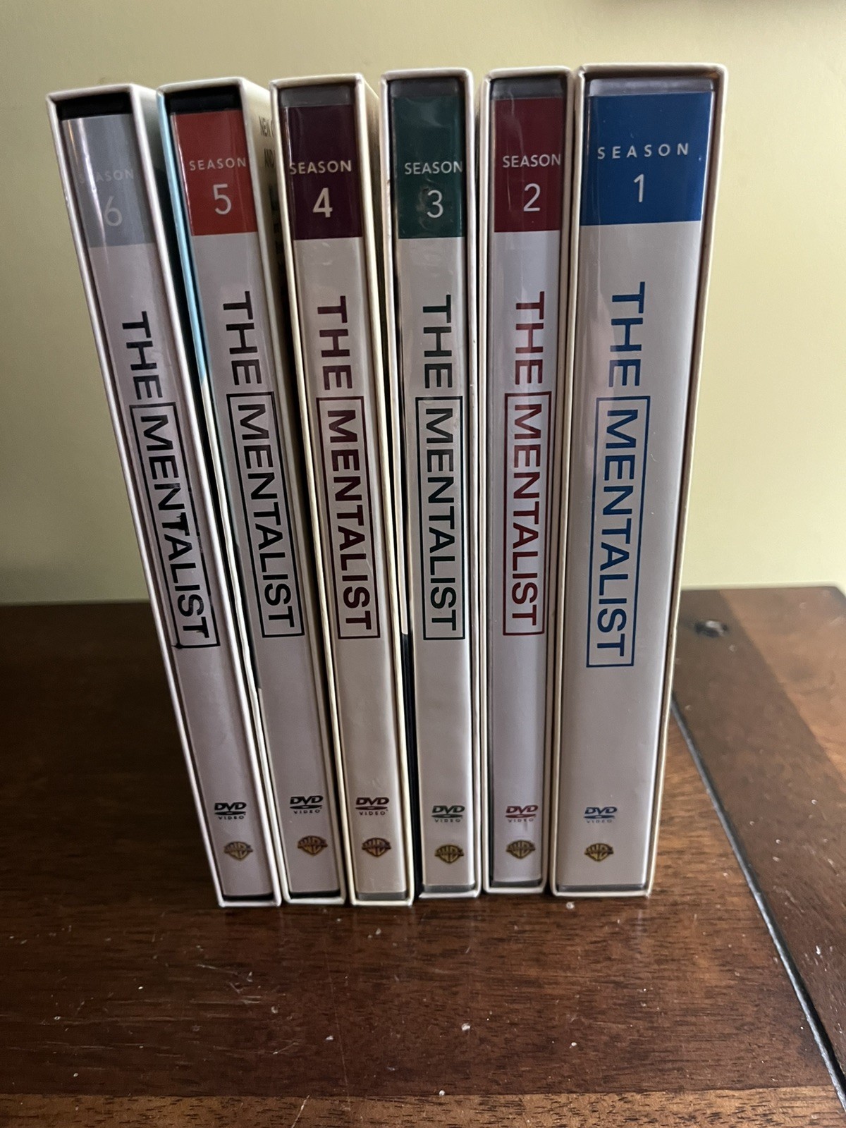 The Mentalist Season 1-6 DVD collection staring Simon Baker