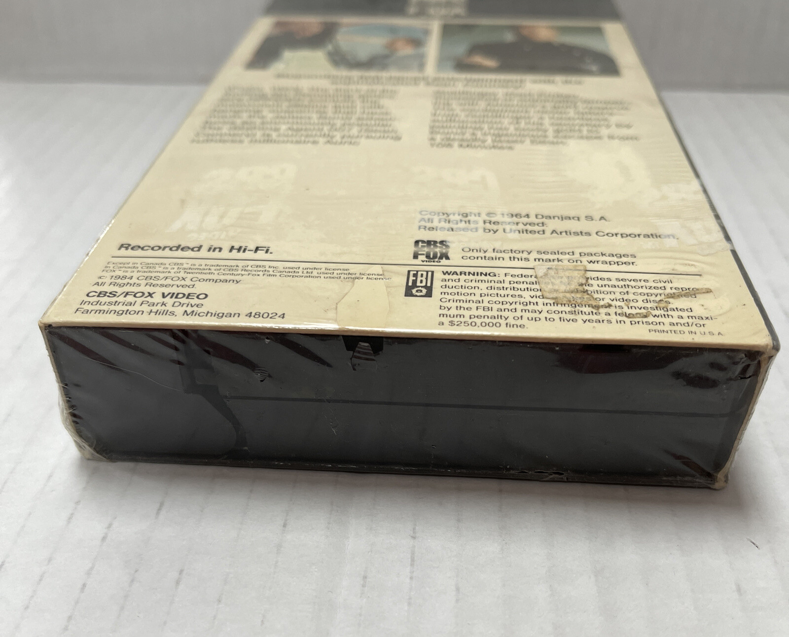 JAMES BOND 007″GOLDFINGER”SEAN CONNERY VHS..1984…CBS-FOX.Water Marks Sealed!!!