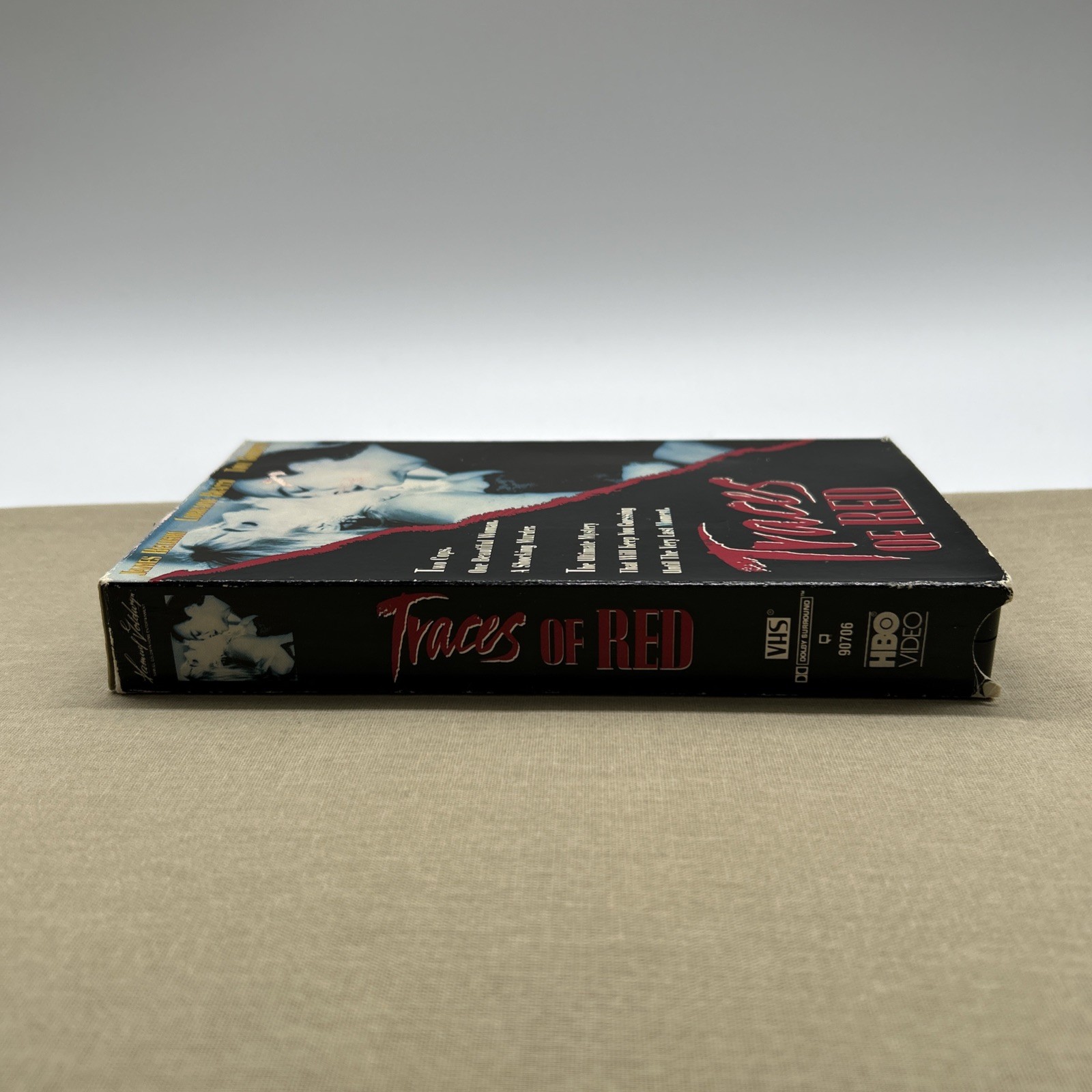 Traces of Red (VHS 1992) Neo Noir Erotic Crime Thriller James Belushi L. Bracco